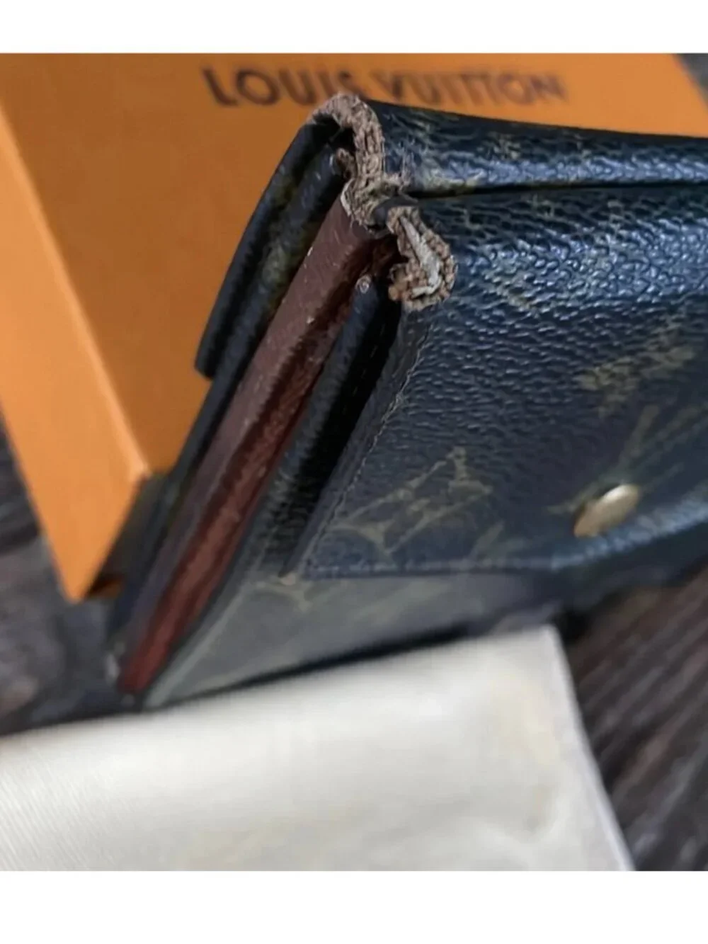 Louis Vuitton snap wallet Vintage